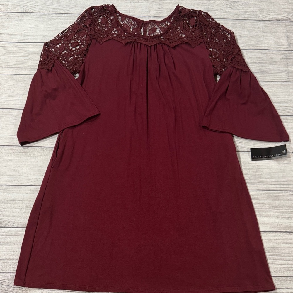 Signature Studio Lace Dress in Wine